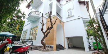 Villa Thảo Điền 4000$ 5Pn 5wc free làm sạch hồ bơi, sân vườn hàng tuần.