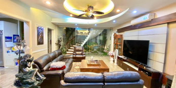 Bán nhà phân lô ngõ 106 Hoàng quốc Việt, Nhà  đẹp ở luôn, Gara 2 Oto , xe máy