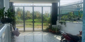 Bán lỗ căn nhà gần ngã 3 Mỹ Hạnh, đường lớn