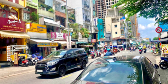 Bán gấp nhà Mặt tiền Cô Bắc Q1, Dt 67m2, Ô tô đỗ trong nhà