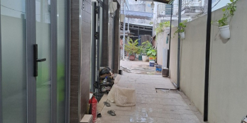 NHÀ 5 TẤM MỚI XÂY, SẴN NỘI THẤT, HẺM 3 GÁC, LÝ PHỤC MAN, Q7 - CHỈ 2.8 TỶ