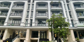 Cho thuê nguyên căn Vạn Phúc City, 7x20m 1 hầm 4 tầng full máy lạnh giá 50 triệu