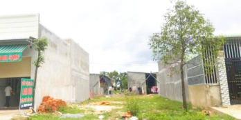 BÁN GẤP 10X32M SÁT TRƯỜNG ĐẠI HỌC TDM.DÂN ĐÔNG .ĐƯỜNG NHỰA. 1TY350