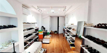 Bán nhà mặt ngõ Cầu Giấy, 35m2, kinh doanh, ô tô, ngõ thông.