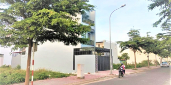 BÁN GẤP ĐẤT 10X30 GẦN BỆNH VIỆN XUYÊN Á  MT NHỰA 12M GIÁ 900 TRIỆU