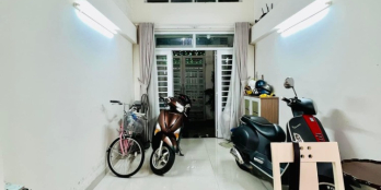 Chủ xoắn bán nhà CMT8,Quận 3, sát hẻm xe hơi, 59m2, 2 tầng, 4PN, chỉ 5.5 tỷ