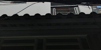 Ngay trường tiểu học Nguyễn Đình Chính, 4 tầng, 45m2 đất, giá 5,5 tỉ