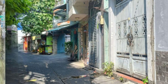 Quận 11 Hòa Bình ngay CV Đầm sen-Hai tầng BTCT Sổ vuông.