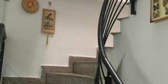 Vip Lê Đại Hành Quận 11- Hẽm ô đậu trước nhà.