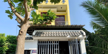 Bán gấp nhà mặt phố 1 trệt 1 lầu, ngay chính chủ, trung tâm Thị trấn Đức Hòa