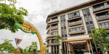 bán biệt thự mặt đường lớn 32 mét hướng đông nam kinh doanh buôn bán tốt