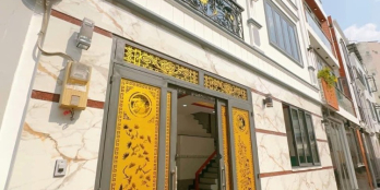 Ngang hơn 7m, vuông vức, nhà mới, sân để xe, gần mặt tiền đường