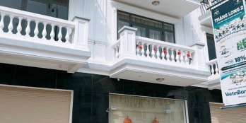 BÁN NHÀ MẶT TIỀN 25M Ở TTHC BÀU BÀNG