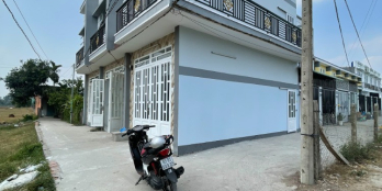 Bán căn nhà 1 trệt 1 lầu 2PN ngay UBND Mỹ Hạnh giá 820tr