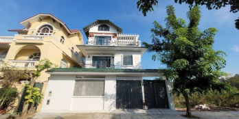 Bán lô đường 20m dt 10x18,5m giá 82 tr/m2 tại KDC Hưng Phú 2 P Phước Long B