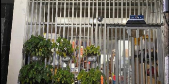 Nhà mới đẹp, sân để xe máy, hẻm thông, gần mặt tiền đường, pháp lý chuẩn