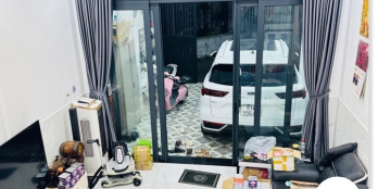 Nhà ngang hơn 5m, xe hơi vào nhà, khu vực an ninh yên tĩnh