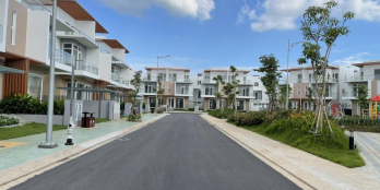 bán nhà phố thương mại 10mx13m đang cho thuê 22tr/tháng tại Q9 dragon village