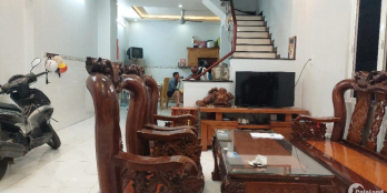 Nhà đẹp kết cấu 1 trệt 2 lầu ô tô đậu ngay cửa giá nhỉnh 5 tỷ.