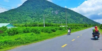 Đang rất kẹt tiền bán gấp để xoay sở, miếng vườn 611m2 mặt nhựa view núi Bà Đen