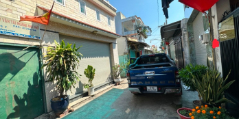 Nhà hẻm oto, 3pn 2wc, sẵn nội thất. Có gara oto, gần bên ĐH Nông Lâm