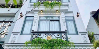 Định cư nước ngoài cần bán gấp nhà hẻm xe hơi đường Trần Hưng Đạo quận 1