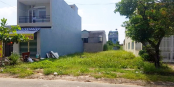 GIA ĐÌNH CẦN SANG GẤP 580M2 ĐƯỜNG NHỰA -ĐỐI DIỆN BV HẠNH PHÚC.GIÁ 2TY9.