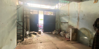 Nhà cũ tiện xây mới, ngang hơn 4m, gần mặt tiền đường