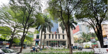 K.sạn 4 sao 100 phòng. mt khu nhà thờ đức bà. ngang 20m. 16 tầng. 570 tỷ