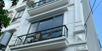 BÁN NHÀ GẦN ĐƯỜNG NGỌC HỒI Ô TÔ ĐỖ CỬA. GIÁ 6,5 TỶ