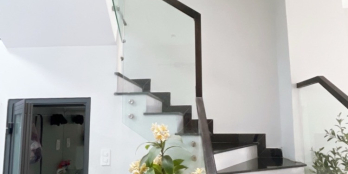 NHÀ 2 LẦU ĐẸP Ở LIỀN - LUNG LINH ĐẸP - 12M RA MẶT TIỀN - TẶNG FULL NỘI THẤT