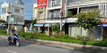 cần bán gấp căn nhà 1 trệt 2 lầu mặt tiền đại lộ nguyễn tất thành 0866563878