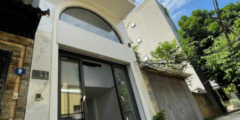 Nhà đẹp Cầu Giấy. Tặng full nội thất, Ô tô đỗ cửa, về ở ngay. Dt 48m*4t, mt 4m