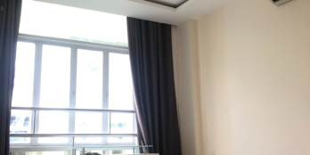 PHÒNG CÓ BAN CÔNG- 25M2- TẦNG 1- CÓ BÃI XE LỚN- TỦ LẠNH- NỆM- 4.5TR/TH