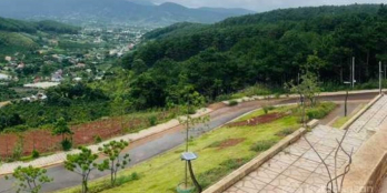 View này ai tới cũng mê đẹp quá bao quát dãy núi Voi Ven TP.Đà Lạt