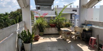 Giáp Quận 6- xe hơi tránh-69m2- 4 tầng giá chỉ 5 tỷ hơn.