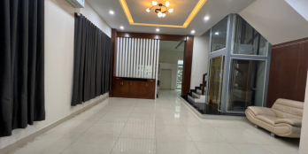 Chính chủ cần bán biệt thự tại KDC HIMLAM KENH TẺ QUẬN 7 , có hợp đồng thuê.