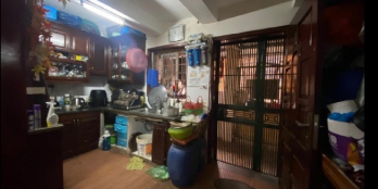  CHÍNH CHỦ Cần bán nhà tập thể tầng 2, khu vực Phương Mai, vị trí vàng