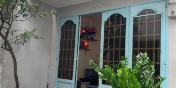 Cô chú ở lâu năm, nay cần bán căn nhà CMT8, Q10, 8.7 tỷ thương lượng