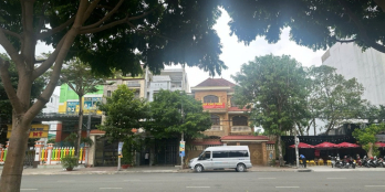 Bán nhà MT Vành Đai Trong, 8 x 21m, cấp 4, giá 27.9 tỷ.