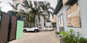 Nhà đẹp 2 tầng  mới keng - ngay khu phân lô, xe hơi đổ ngay cửa.