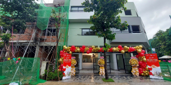 Nhà 1 trệt 2 lầu, sân thượng trước sau.80m2, shr, bao sang tên giá 990 triệu