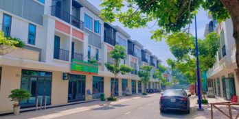 Bán nhà phố 1 trệt 2 lầu đường 13 mét sổ hồng riêng công viên rộng bảo vệ riêng