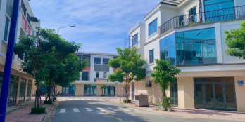 Nhà phố đẹp Thuận An khu compound an ninh 3PN, 3WC, sân vườn