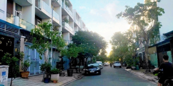 P13 BÌNH THẠNH - ĐƯỜNG 8M LỀ 3M - ĐẤT 70M VUÔNG A4 - KHU PHÂN LÔ XD TỰ DO