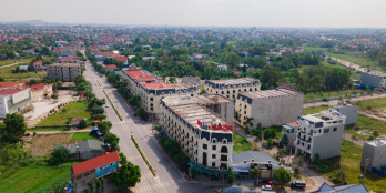 Cần bán 100m2 đất sổ hồng, đối diện bãi đỗ xe, trung tâm thương mại.