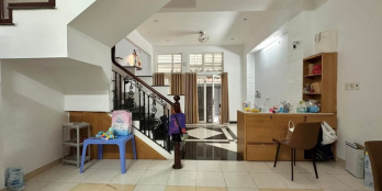 NGANG HƠN 5M - NGAY BV HOÀN MỸ -PHAN XÍCH LONG - A4 - 4 TẦNG + MÁI BTCT