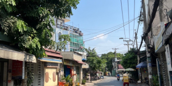 BÁN NHÀ NGAY VÒNG XOAY AN LẠC DT 8 X23M VUÔNG A4 XE CINTAINER ĐỔ CỬA GIÁ 13.2 Ty