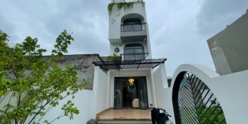 NHÀ 3 lầu, 5PN -  CÓ SÂN DÀI SỌC TX40 -5,555 TỶ