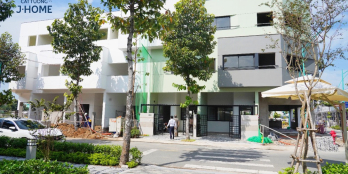 Nhà 2 Lầu . Đang Cho Thuê 12tr/ Tháng. Hỗ trợ góp 70%. Tặng ngay 8 chỉ vàng